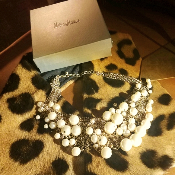 Kenneth J Lane: Pearl Bib Necklace, 22 K Plated NWOT w/ Neiman Marcus Box inc. - Picture 6 of 6